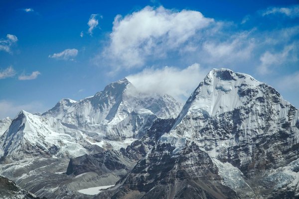 Quelle croisière propose des randonnées pour découvrir les montagnes de l'Himalaya?